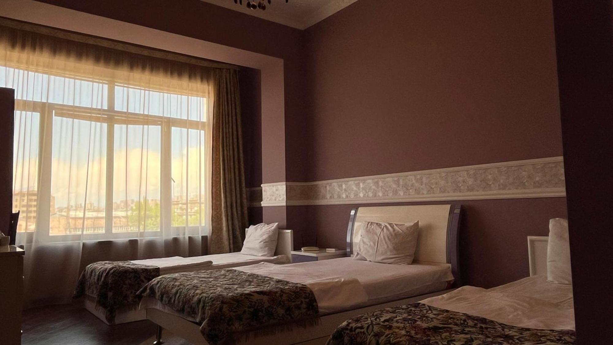 Triple Room with City View